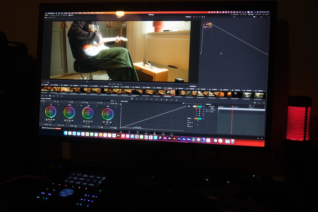 Color-Grading-Arbeitsplatz mit Monitoransicht und Farbkorrektur-Tools